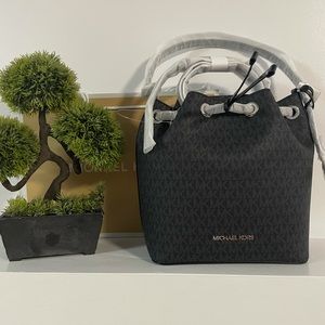Michael Kors Bucket Bag